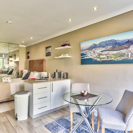 Hyde Park On The Square Apartment Кейптаун Екстериор снимка