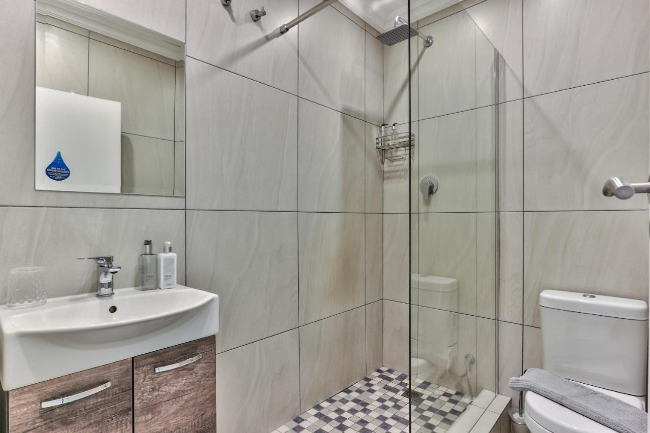 Hyde Park On The Square Apartment Кейптаун Екстериор снимка