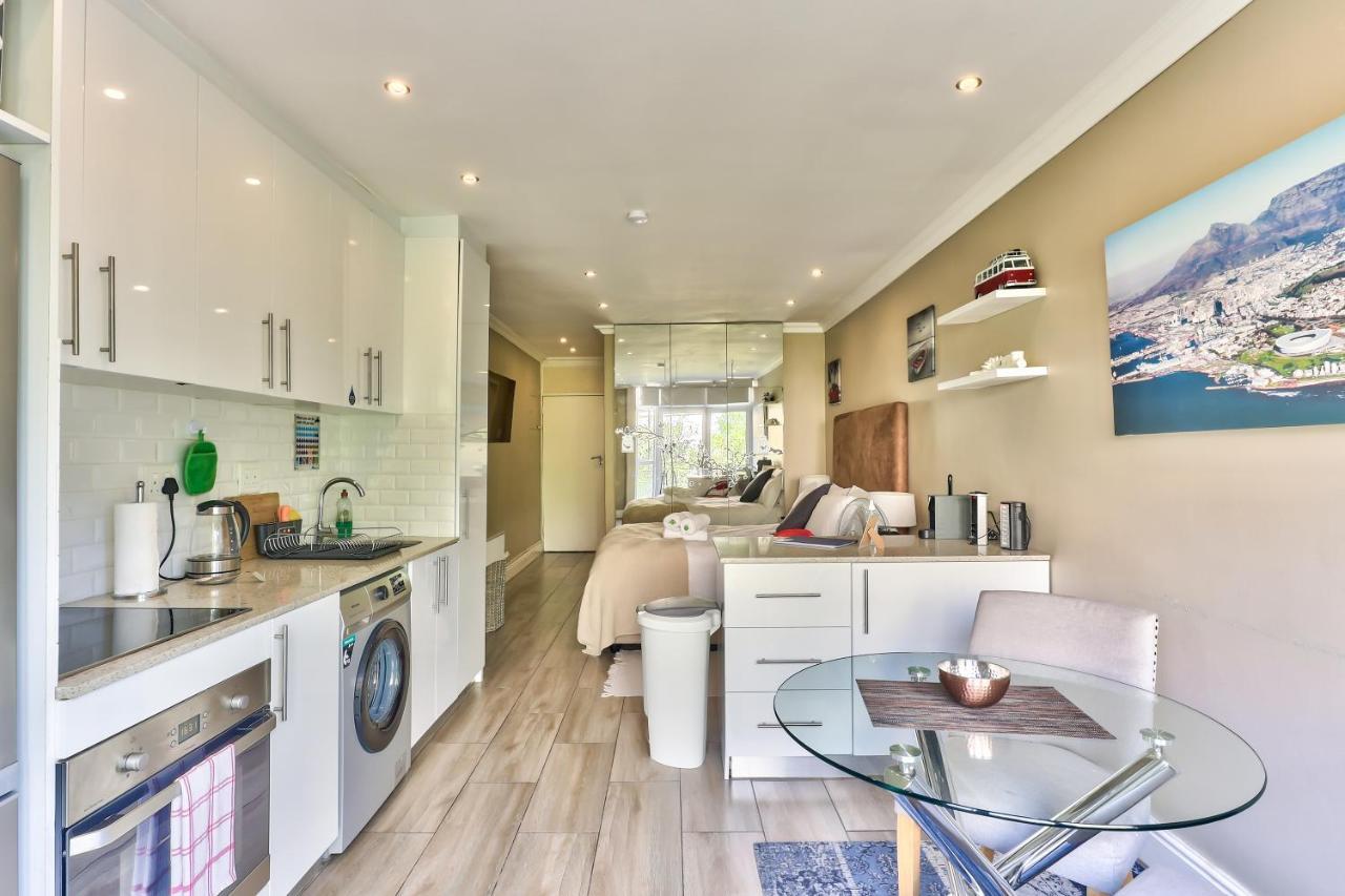 Hyde Park On The Square Apartment Кейптаун Екстериор снимка