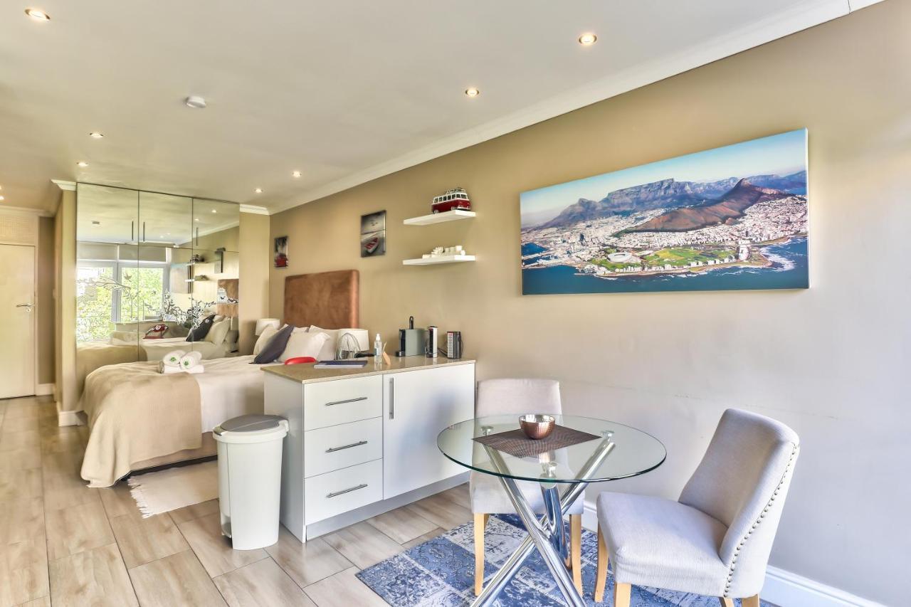 Hyde Park On The Square Apartment Кейптаун Екстериор снимка