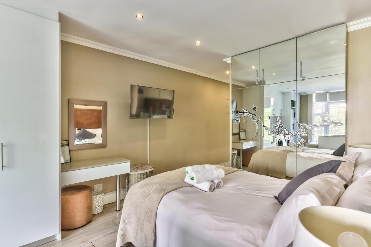 Hyde Park On The Square Apartment Кейптаун Екстериор снимка