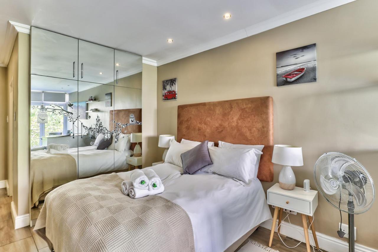 Hyde Park On The Square Apartment Кейптаун Екстериор снимка