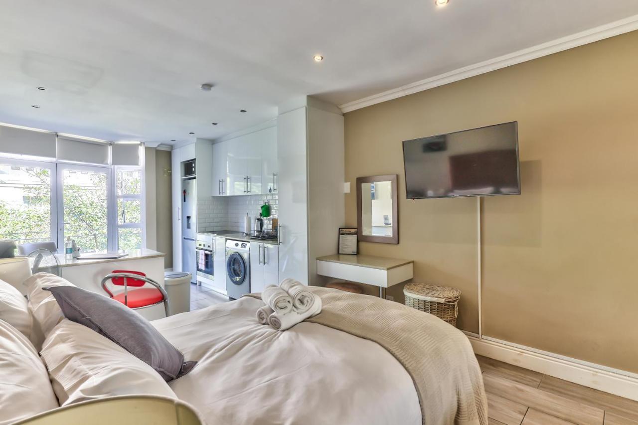 Hyde Park On The Square Apartment Кейптаун Екстериор снимка